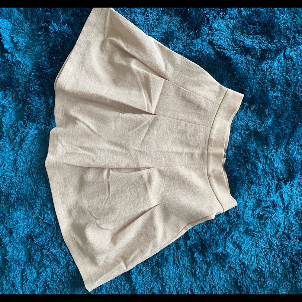 Pleated beige skirt